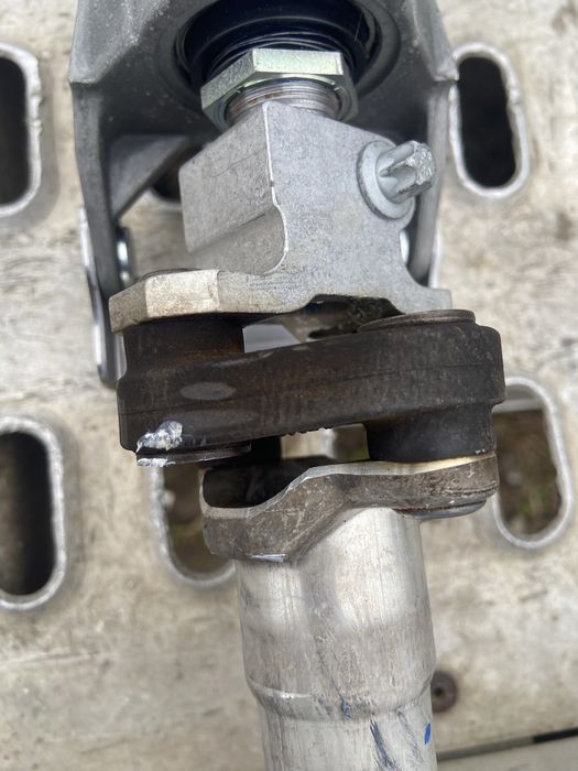 Рульовий карданчик bmw g30 g11 g12