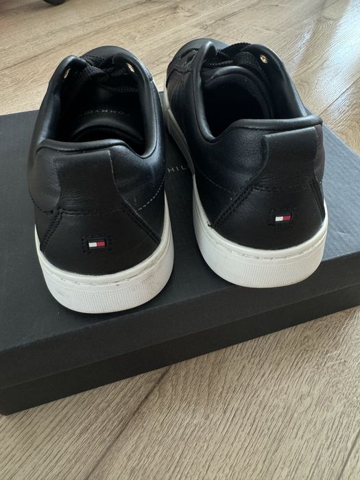 Czarne ze złtym sneakersy Tommy Hilfiger nowe