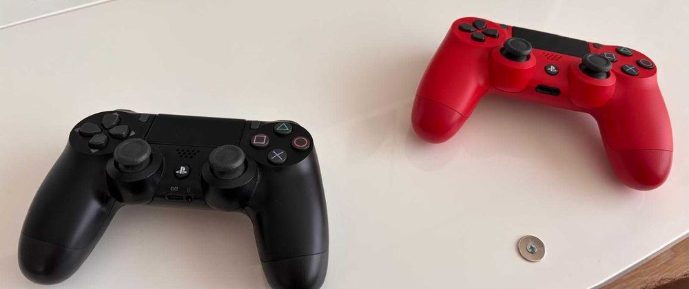 PS4 SLIM 500GB+ 2 comandos originais +jogos