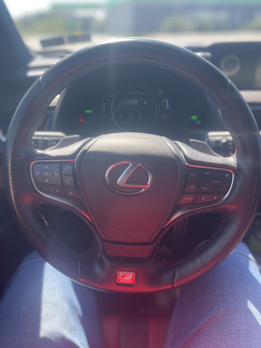 Lexus UX 250h F-sport 2020