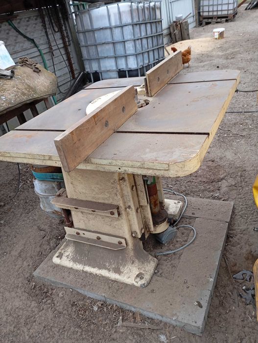 Frezarka do drewna, dolnowrzecionowa