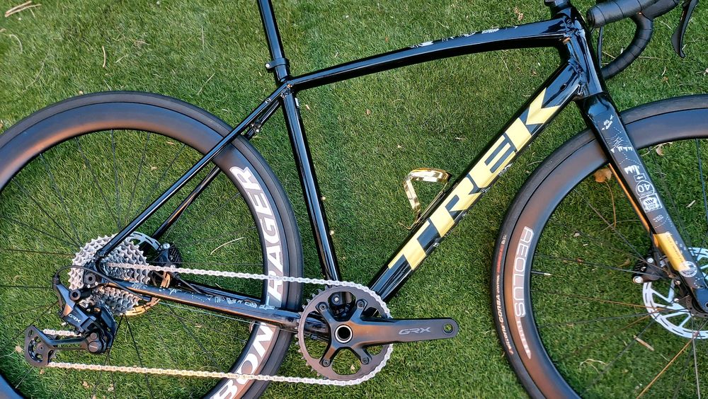 Trek Domane AL (Tam. T54) – Estrada e Gravel (Versátil)
​Pr