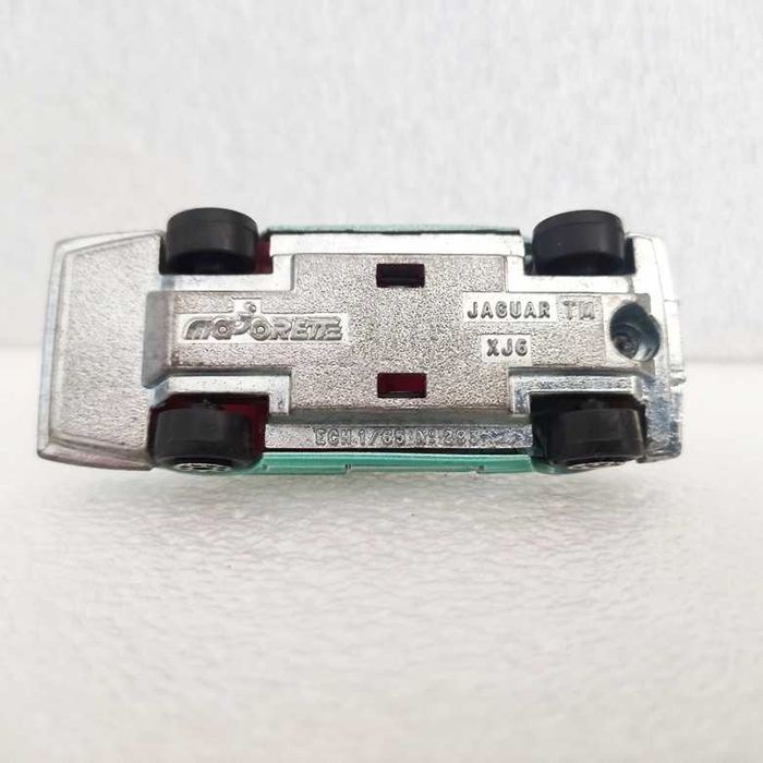 Majorette 293 Jaguar XJ6 escala 1:65