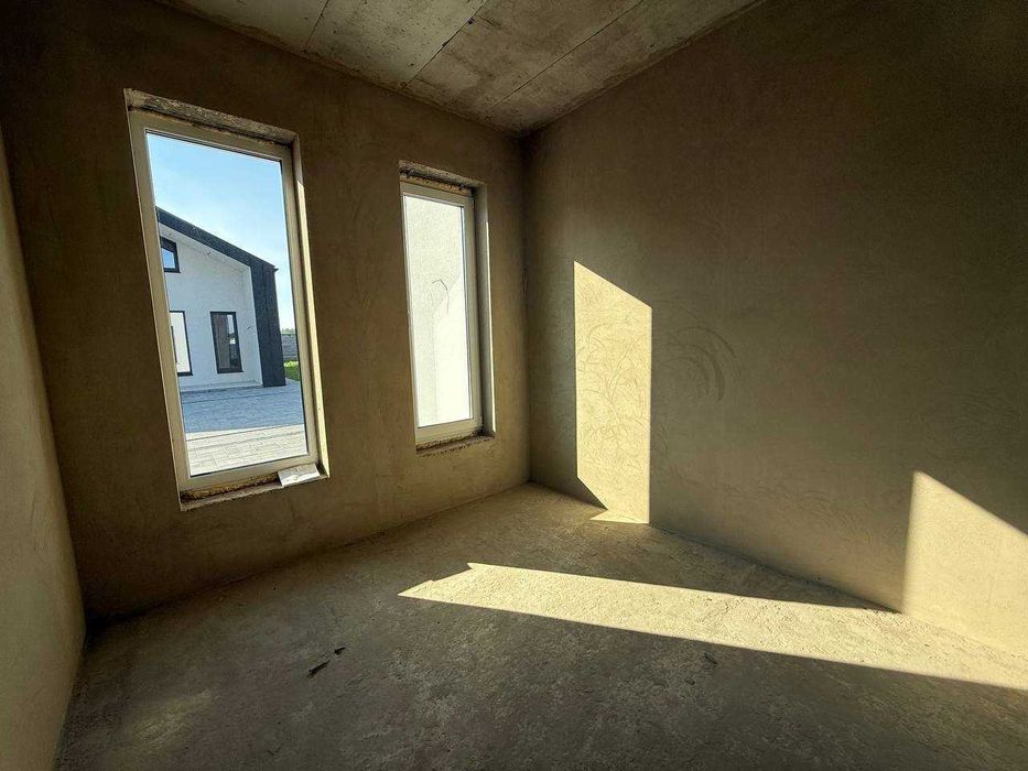 Продаж окремостоячого будинку за Авторинком