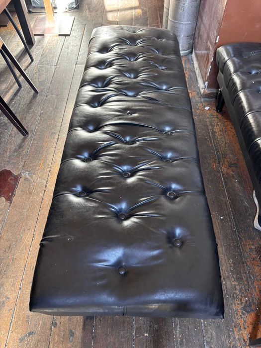 2 Bancos longos pretos