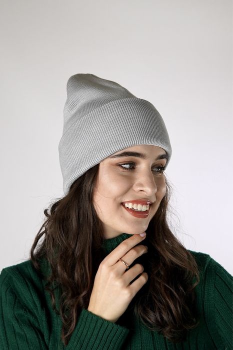 Однотонна подвійна шапка з відворотом, є багато кольорів