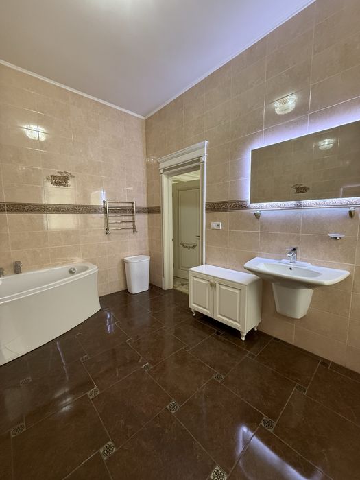 Аренда шикарного дома на Звиренецкой,Печерск,Посольства,бассейн,камин