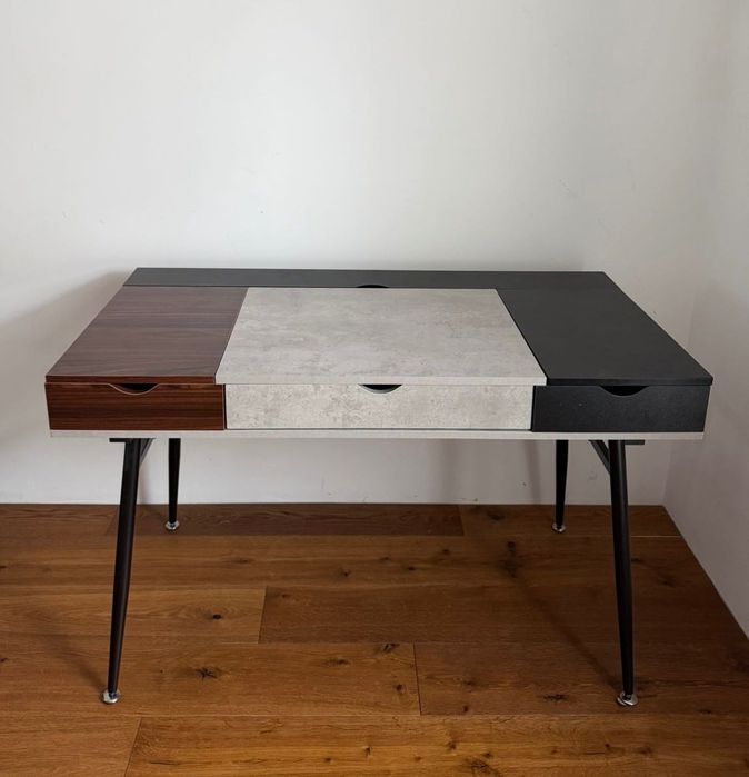 Biurko wolnostojące ze schowkami i szufladą= bardzo dobry stan