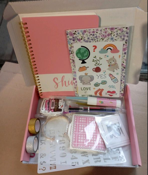 Набір для творчості DIY, включає блокнот, ручки, різні аксесуари