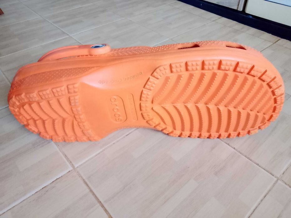 croc gigante para decoração