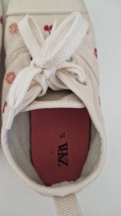 Materiałowe trampki wiśnie Zara 27