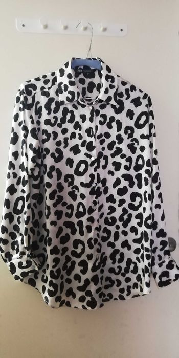 Vendo conjunto de 4 camisas sendo 3 femininas e 1 masculina