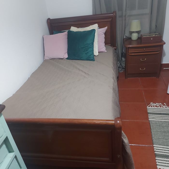 Cama de solteiro completa