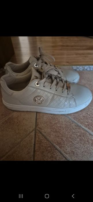 Adidasy damskie, płaska podeszwa