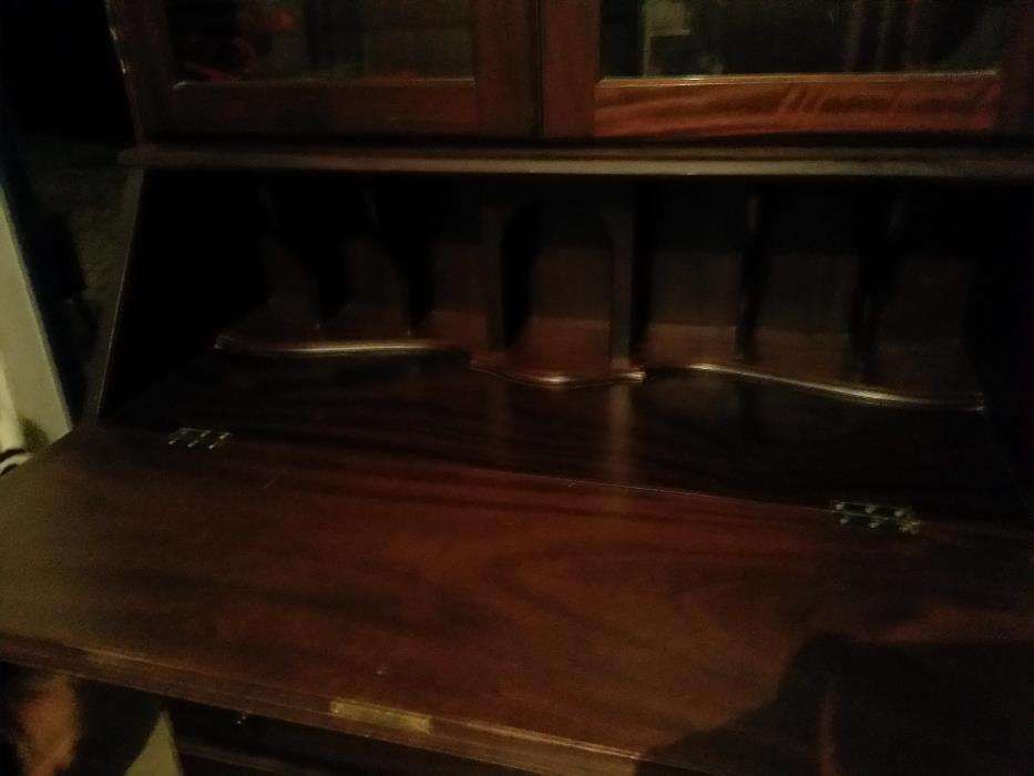 Escrivaninha / Armário / Secretária