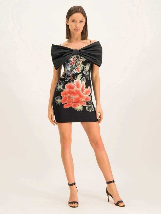 Stylowa sukienka John Richmond z kokardą - Oferta specjalna