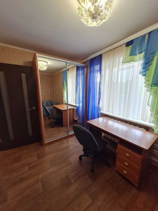 Продам 2 кімн. квартиру в р-ні " РОШЕН". 3/5 цегл.  Ремонт. 55000