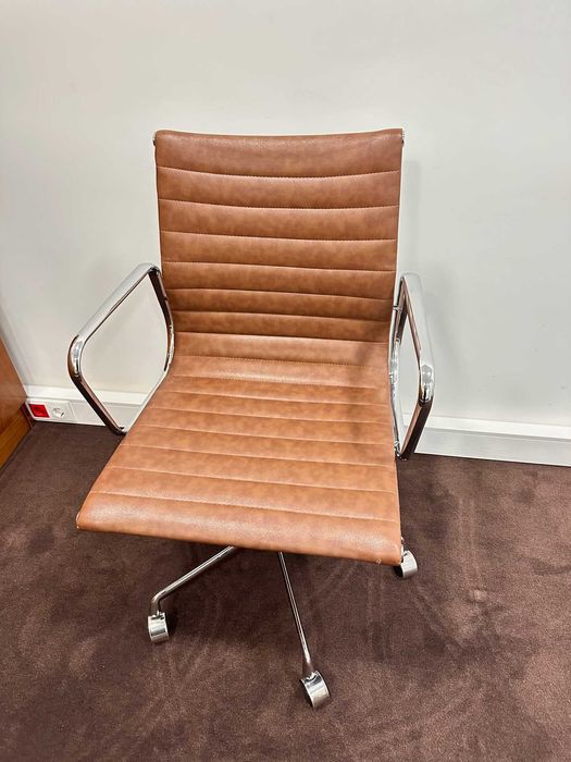 Cadeira escritório moderna como nova