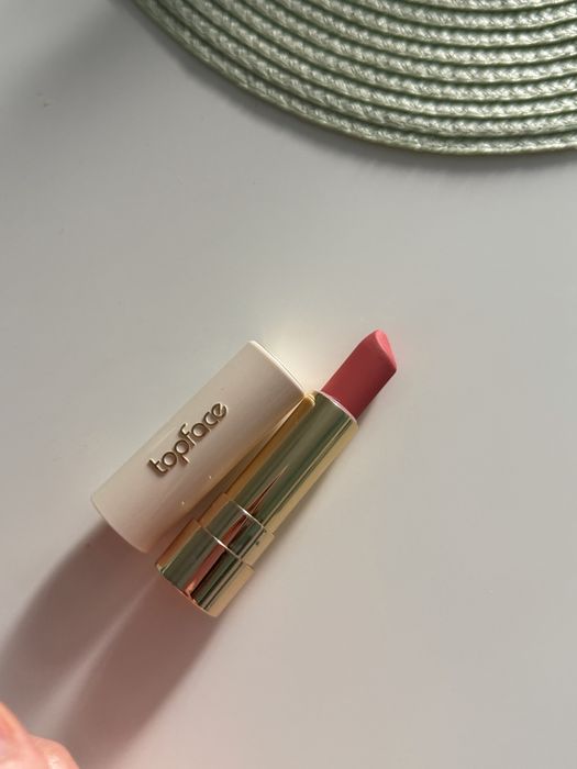 Помада Estee Lauder і Topface