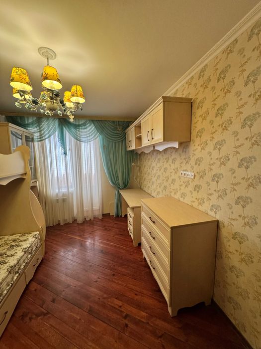 Продаж 2-кімнатної крупногабаритної квартири, цегляний будинок