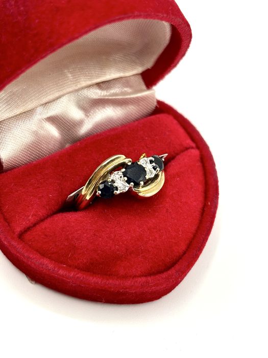 Złoty pierścionek z szafirami i cyrkoniami