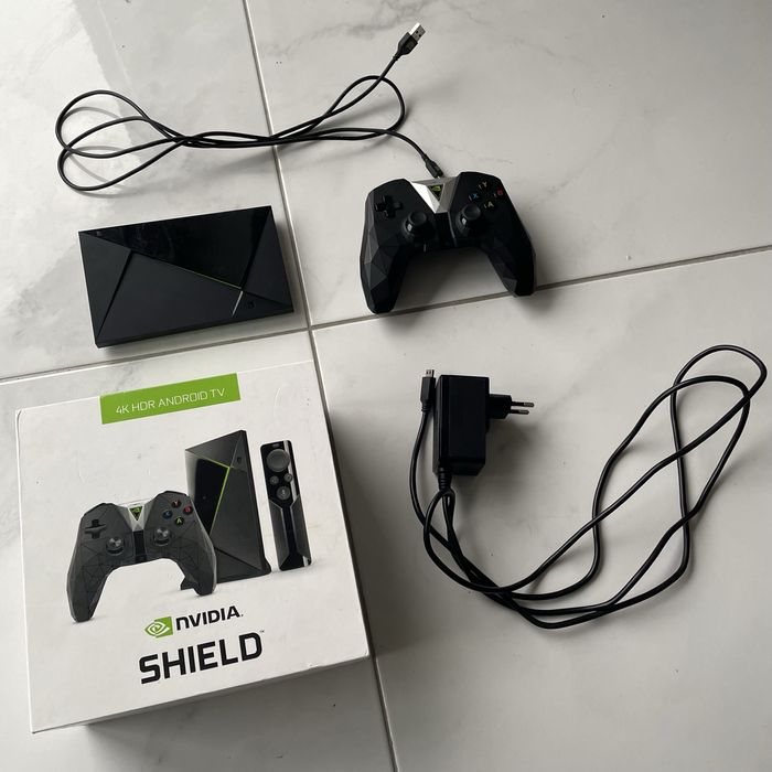 TV приставка Nvidia Shiled TV 4K HDR + геймпад