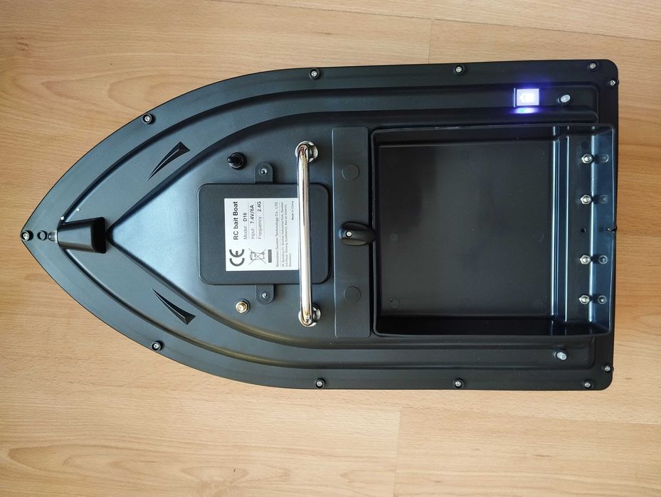Łódka zanętowa GPS D16E bateria 10.000 500 m zasięgu  torba