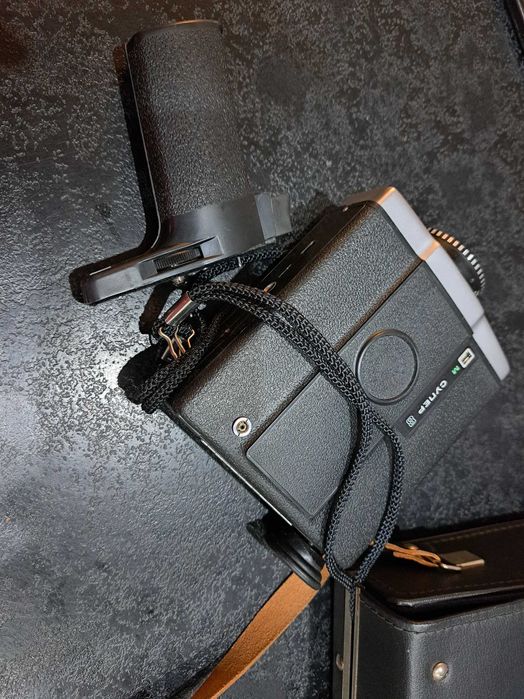 Stara rosyjska kamera analogowa Lomo z futerałem