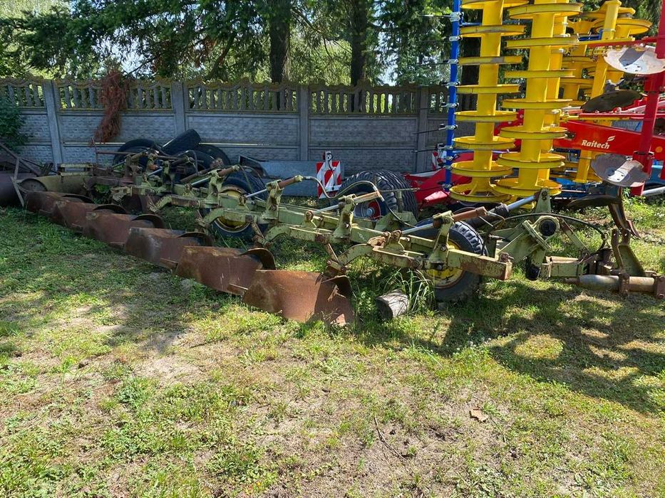 pług fortschritt B201 6 skib oraz wał doprawiający Fortschritt B603