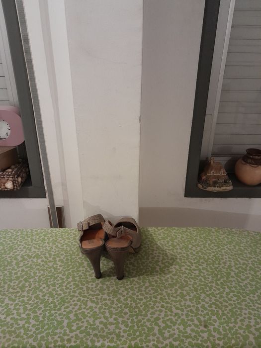 Vendo Sandálias de Senhora SEASIDE muito bonitas como novas