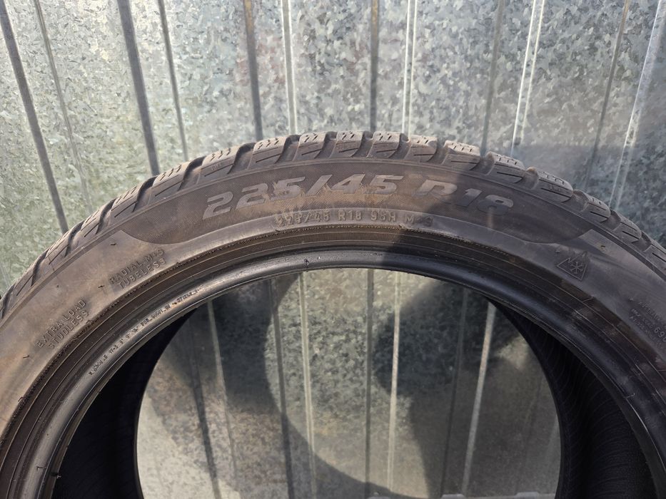 Opony Pirelli 225/45/18"