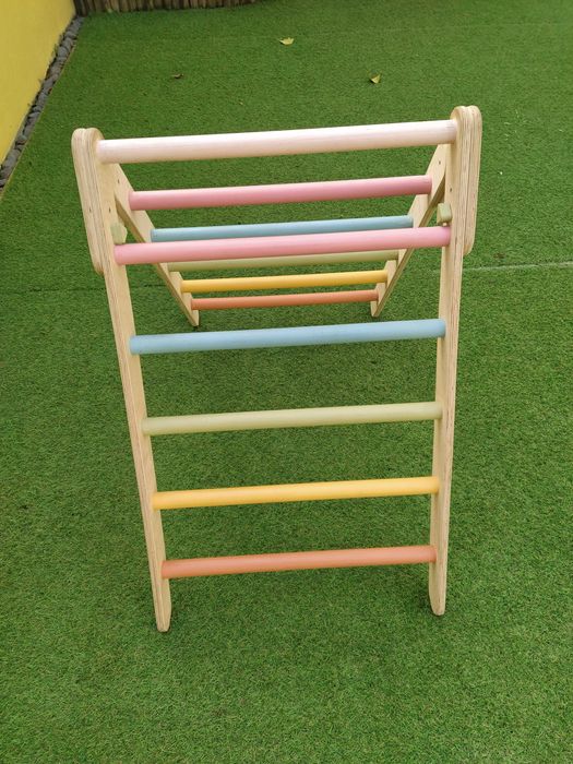 Triângulo de pikler com escalada e rampa