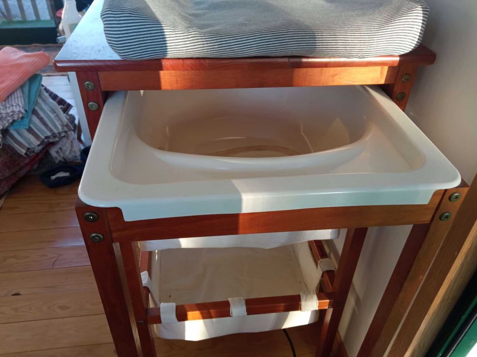 muda fraldas e banheira