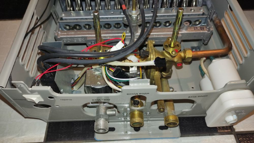 Продам Газову Колонку DION