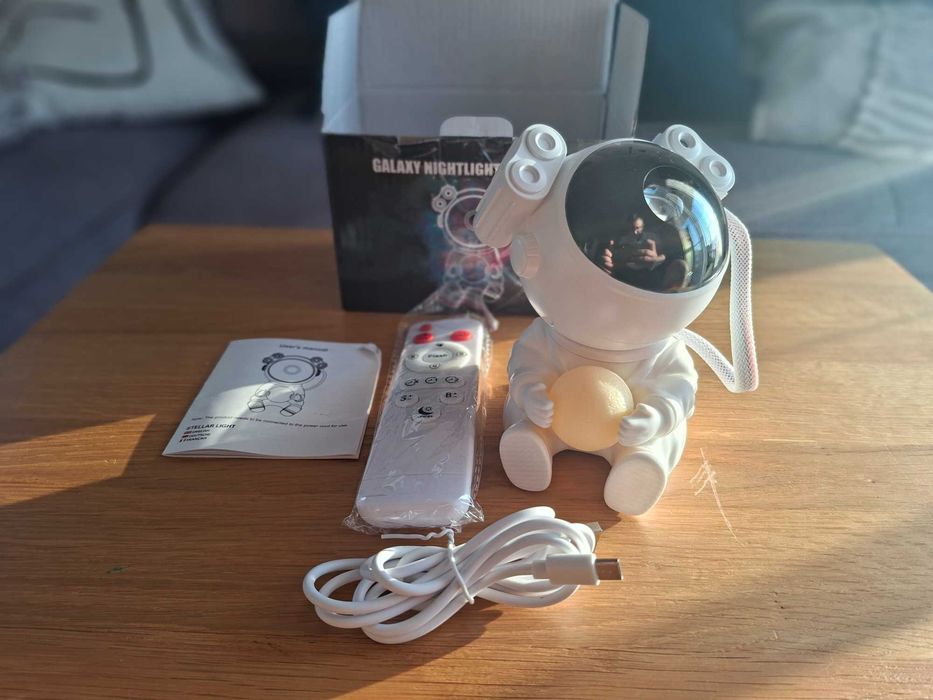 Kosmiczny projektor gwiazd astronaut LED lampa księżycowa pilot