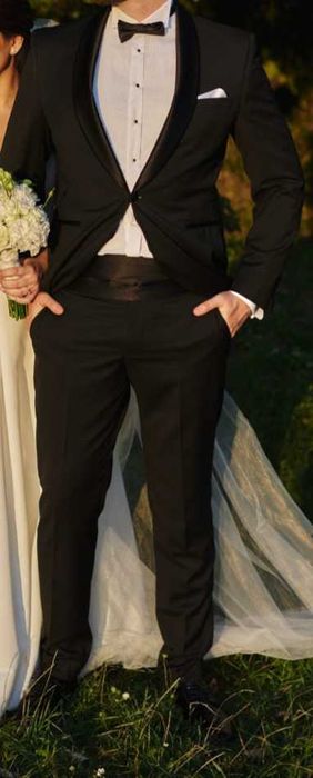 Smoking Giacomo Conti dla wysokiego mężczyzny