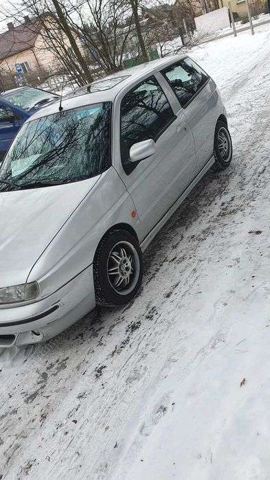 Alfa Romeo 145 samochód osobowy
