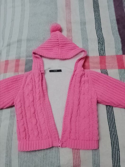 Тепла кофточка для маленької дівчинки