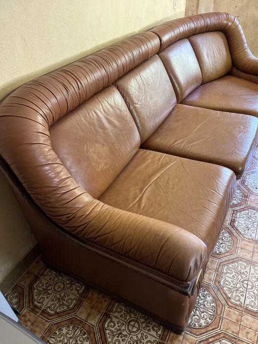 Sofá em pele (c/ cama de solteiro e canto)