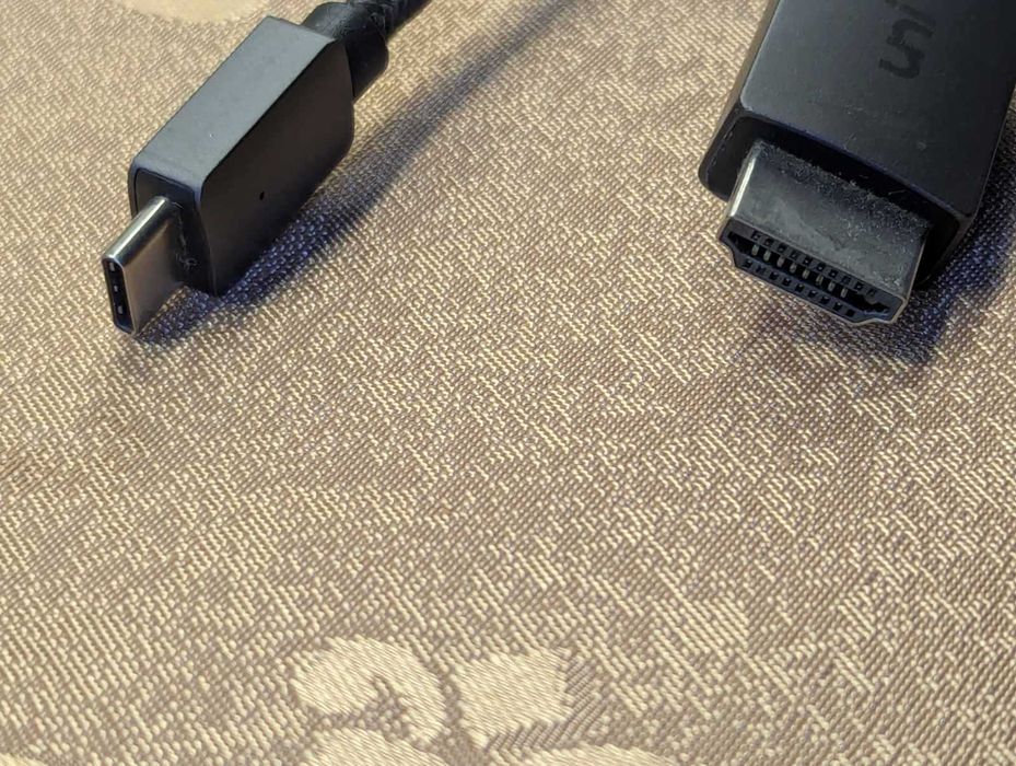 Кабель USB-C — HDMI 4K от uni Accessories длиной 1,8 м. USB-C do HDMI