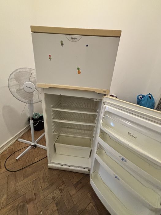 Frigorifico, gela bem, para retirar em moscavide, 35€