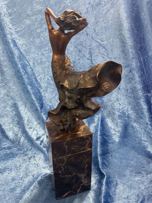 Escultura bronze altura 32 cm    Mais anúncios abaixo