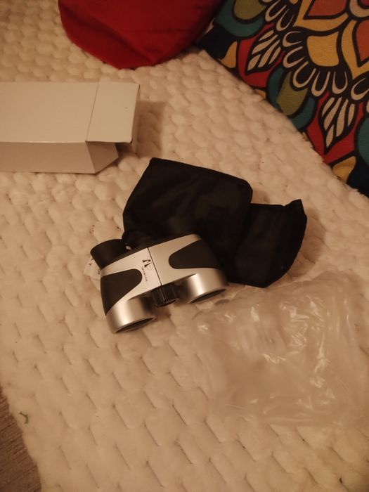 Binóculos novos e embalados