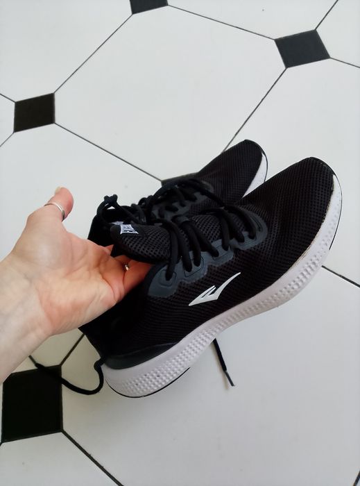 Buty sportowe damskie