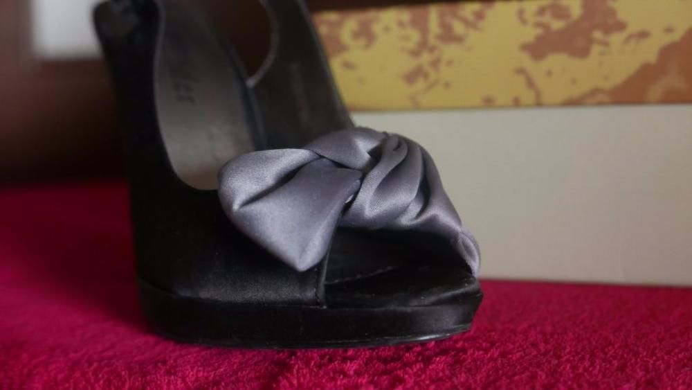 Buty szpilki klasyczne CCC