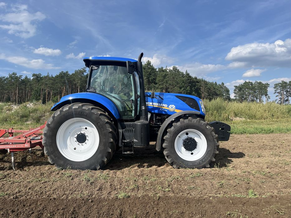 New Holland T7230