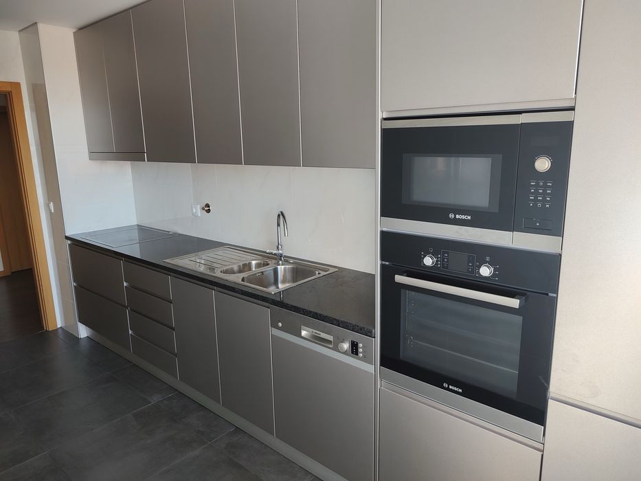 Apartamento T2 na Rua da Boavista com lugares de garagem e vista desafogada