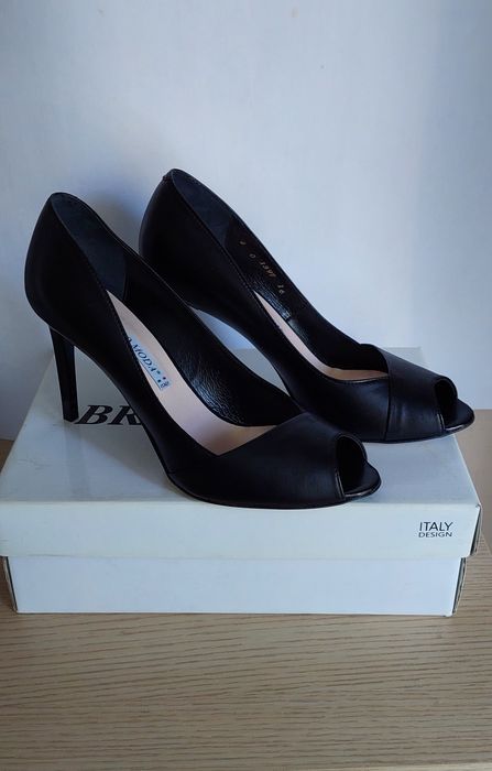 Кожаные Bravo Moda туфли туфлі босоніжки Нові. На 39 р.