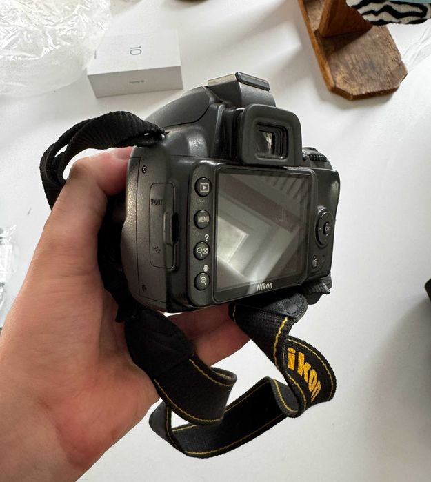 Nikon D3000, Повний комплект, Б/у
