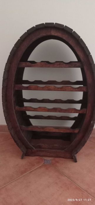 Drewniany stojak  na wino